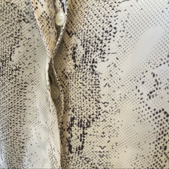 Hilary Radley long sleeve shorts romper white and grey snake skin print small - Picture 3 of 6